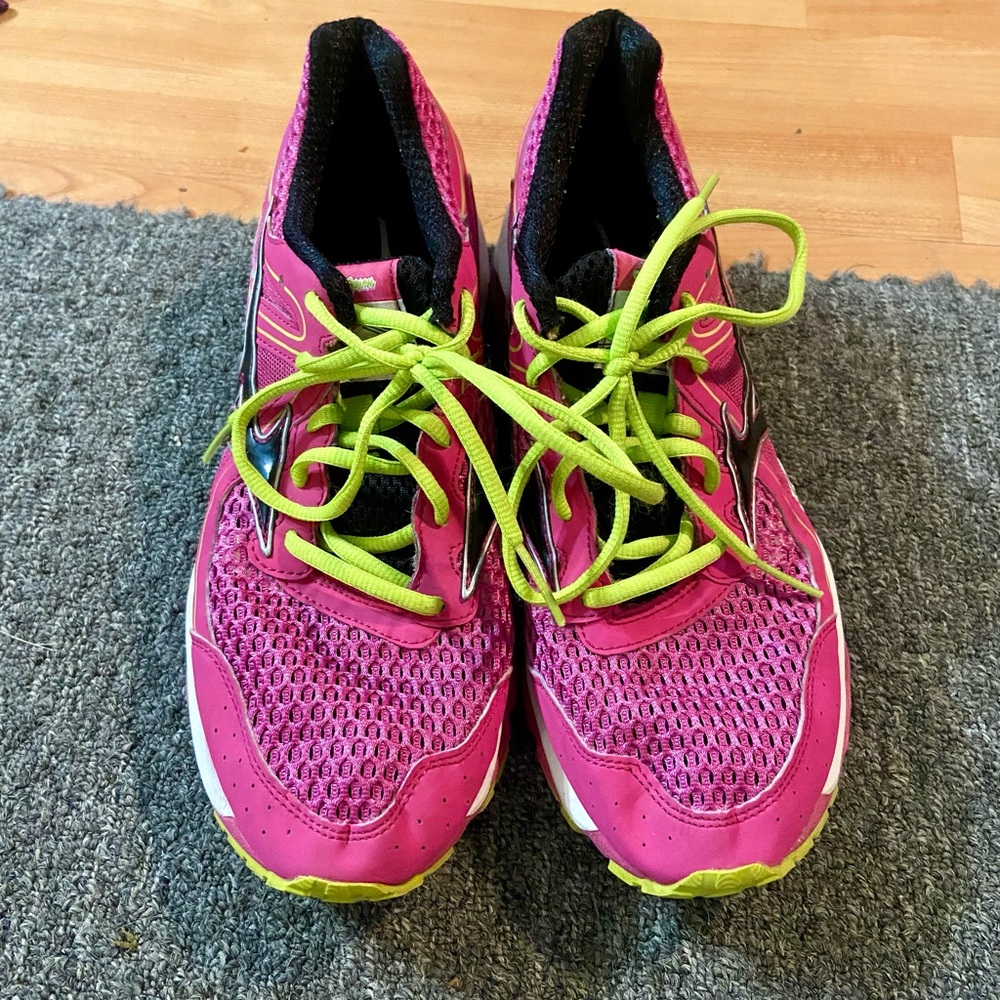 Mizuno Wave Enigma size 10